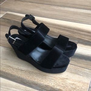 Steve Madden Black velvet wedges